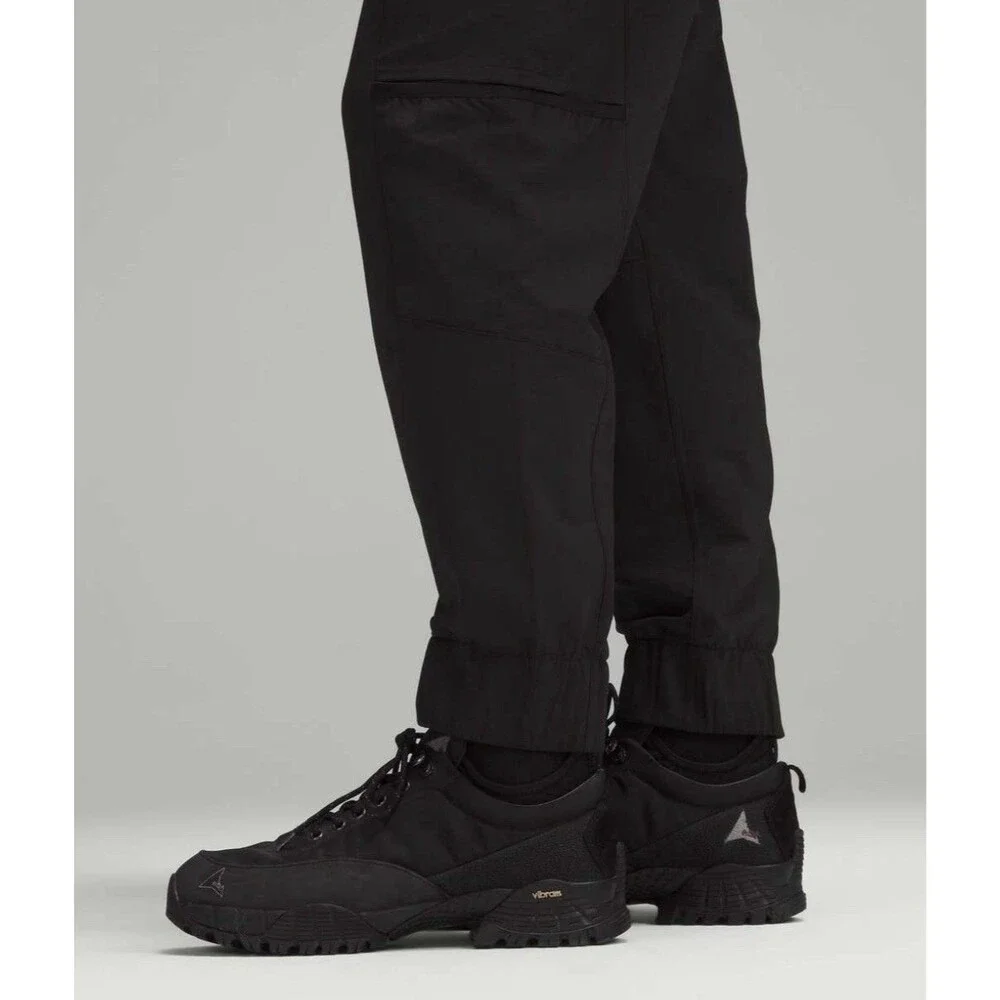 Lululemon Lab Cargo Joggers Black Textured Ripstop Pants Mens 32 LW5GGCS